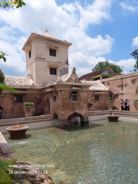 Yogyakarta: Private Classic Day Tour Yogyakarta & Prambanan - Key Points
