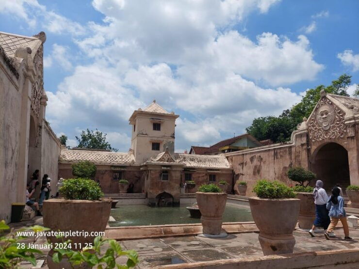 Yogyakarta: Private Classic Day Tour Yogyakarta & Prambanan - Itinerary Breakdown