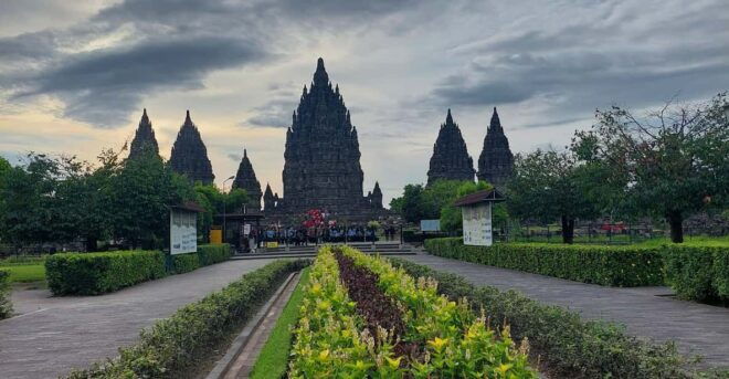 Yogyakarta: Private Classic Day Tour Yogyakarta & Prambanan - Tips for Travelers
