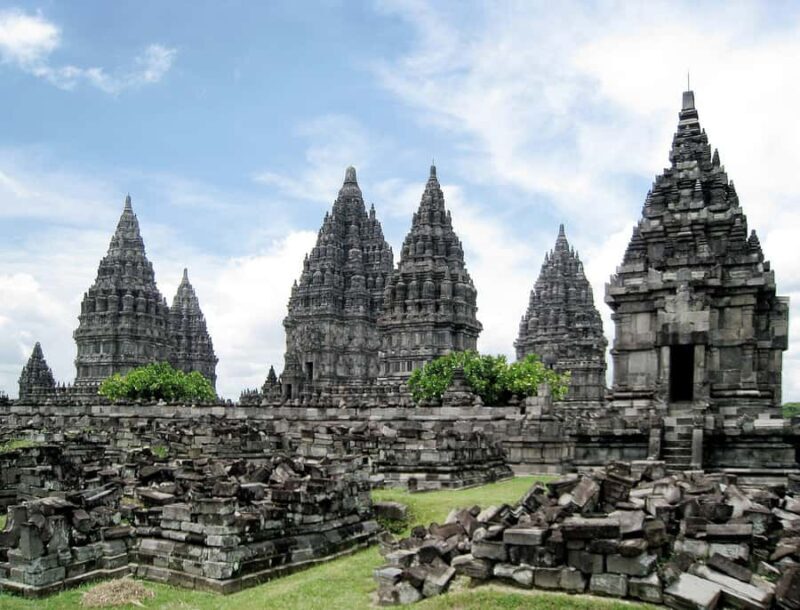 Yogyakarta: Private Tour with Borobudur and Prambanan - Visiting the UNESCO World Heritage Sites