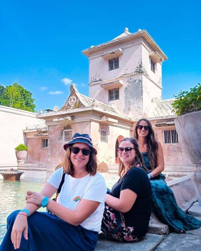 Yogyakarta: Royal Palace, Taman Sari, Batik & Prambanan - Good To Know