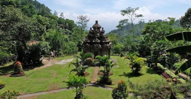 Yogyakarta :Selogriyo Temple, Rice Field Trek& Nepalvan Java - Local Farmers Activities Observation