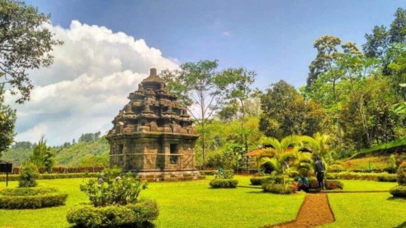 YOGYAKARTA; SELOGRIYO TEMPLE RICE FIELDS AND CHICKEN CHURCH. - FAQs