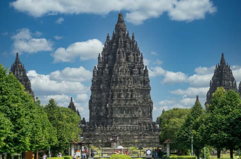Yogyakarta: Setumbu Sunrise, Borobudur & Prambanan Day Tour - What the Tour Includes & Practical Tips