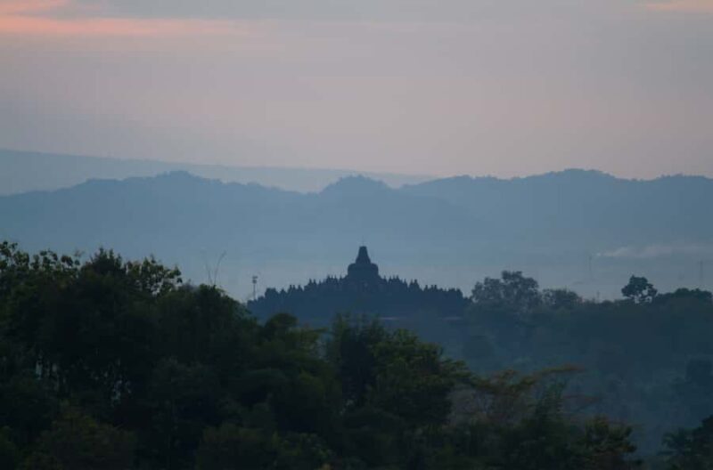 Yogyakarta: Setumbu Sunrise, Borobudur & Prambanan Day Tour - FAQ