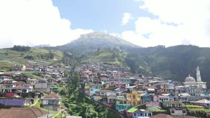 YOGYAKARTA: SILANCUR HIGHLAND/NEPAL VAN JAVA/BOROBUDUR - Silancur Highland: Sunrise and Mountain Panorama
