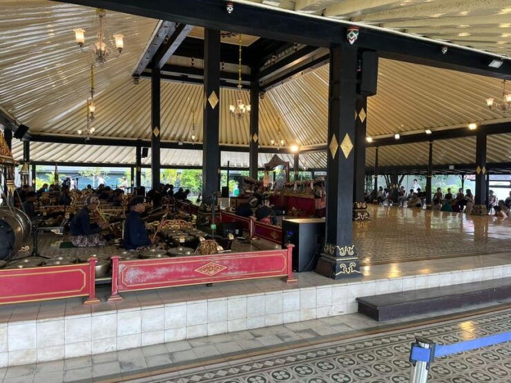 Yogyakarta: Sultan Palace, Water Castle and Prambanan Tour - Itinerary Details