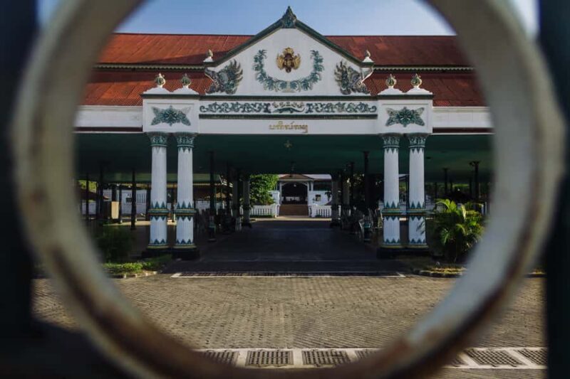 Yogyakarta: Sultan Palace & Water Castle Day Tour - Practical Details: What to Expect