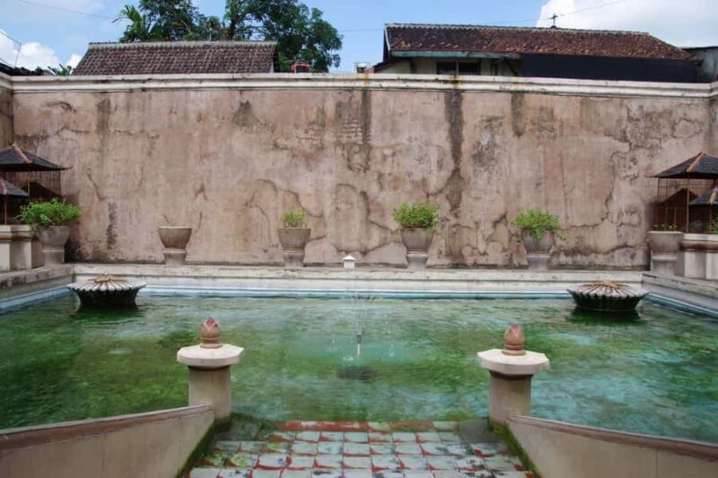 Yogyakarta: Sultan Palace & Water Castle Day Tour - The Sum Up