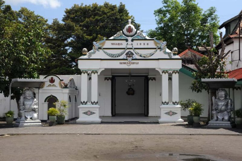 Yogyakarta: Sultan Palace & Water Castle Day Tour - FAQs