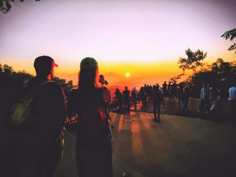 Yogyakarta; Sunrise Hill/Borobudur climb up & Prambanan - FAQ