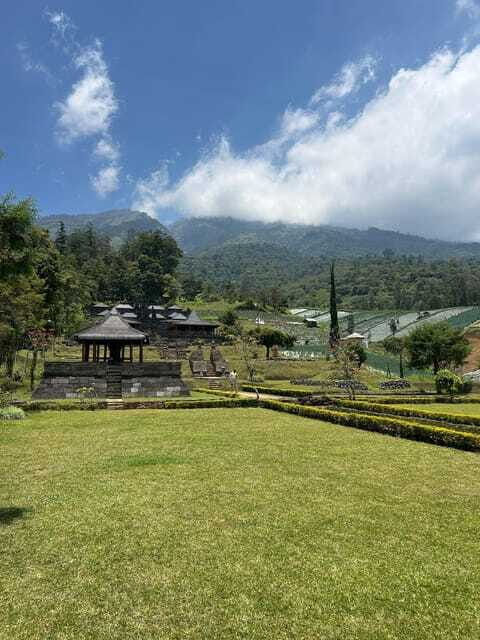 Yogyakarta : Surakarta + Sukuh temple + Cetho temple + Guide - FAQ