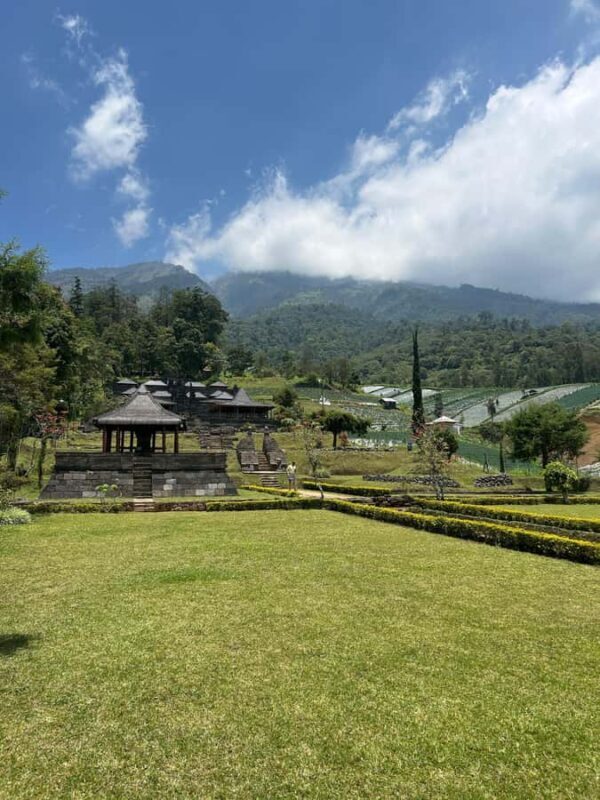 Yogyakarta : Surakarta + Sukuh temple + Cetho temple + Guide - Exploring Java’s Hidden Gems: A Detailed Review of the Surakarta + Sukuh & Cetho Temples Tour