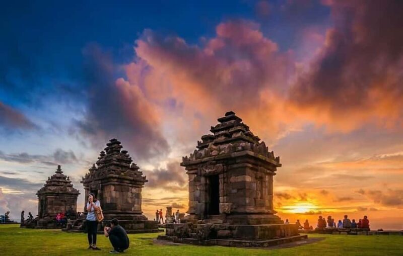 Yogyakarta: Temple Tour & Local Food Experience - Good To Know
