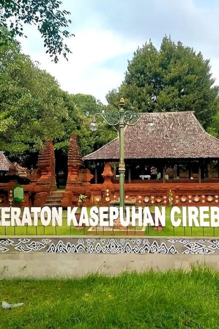 Yogyakarta Tour : Borobudur, Cirebon, Jakarta 3 Day 2 Night - Cirebons Keraton Kasepuhan