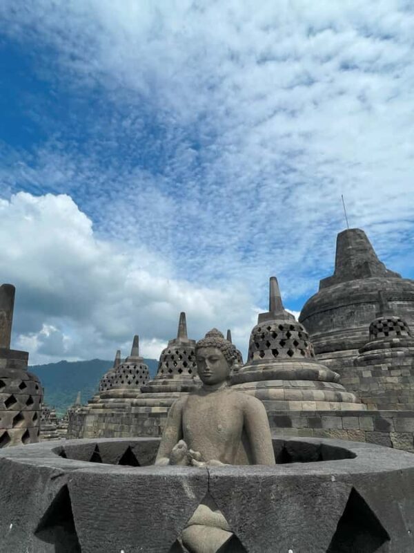 Yogyakarta: Tour Borobudur & Prambanan (Guaranteed climb) - FAQs
