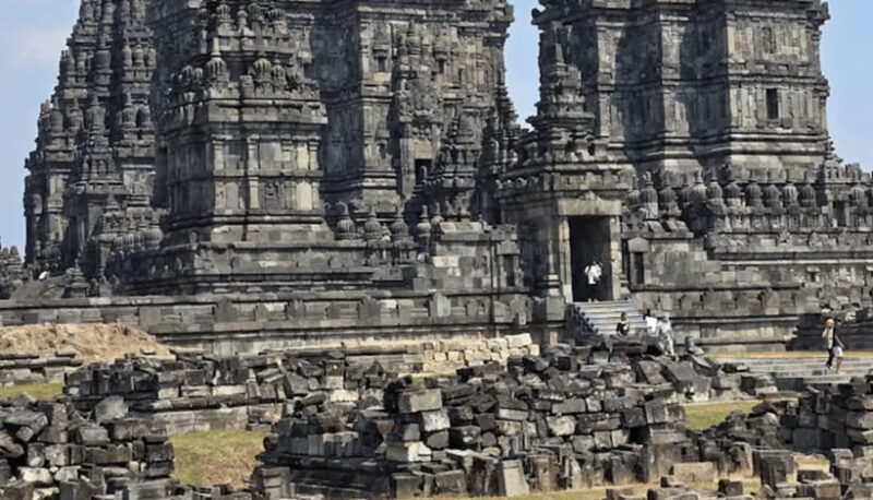 Yogyakarta: Transfer & Tour Borobudur and Prambanan Temples - FAQ