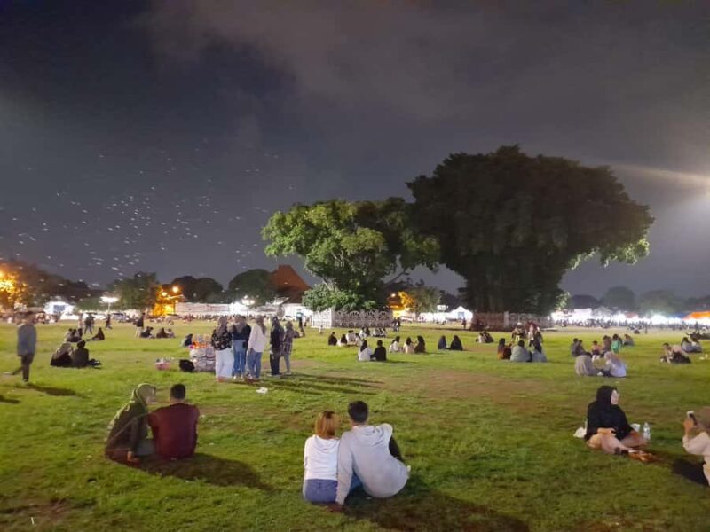 Yogyakarta walking tour: Gourmet Stroll & Nightly Highlights - Good To Know