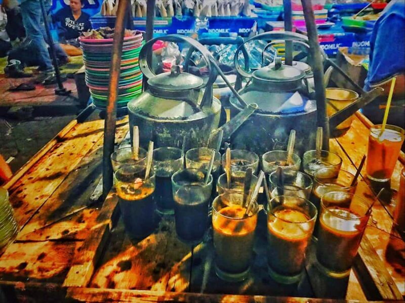 Yogyakarta walking tour: Gourmet Stroll & Nightly Highlights - Itinerary Breakdown