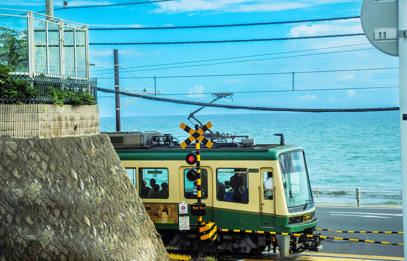 Yokohama Minato Mirai Osanbashi Pier & Yokohama Cosmo World Cable Car & Enoshima & Kamakura High School & Tsurugaoka Hachimangu Shrine Day Tour (From Tokyo) - Riding the Enoden to Kamakura Koko-mae