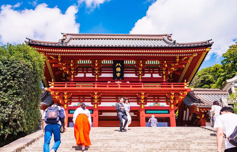 Yokohama Minato Mirai Osanbashi Pier & Yokohama Cosmo World Cable Car & Enoshima & Kamakura High School & Tsurugaoka Hachimangu Shrine Day Tour (From Tokyo) - Pace, group size and practical details