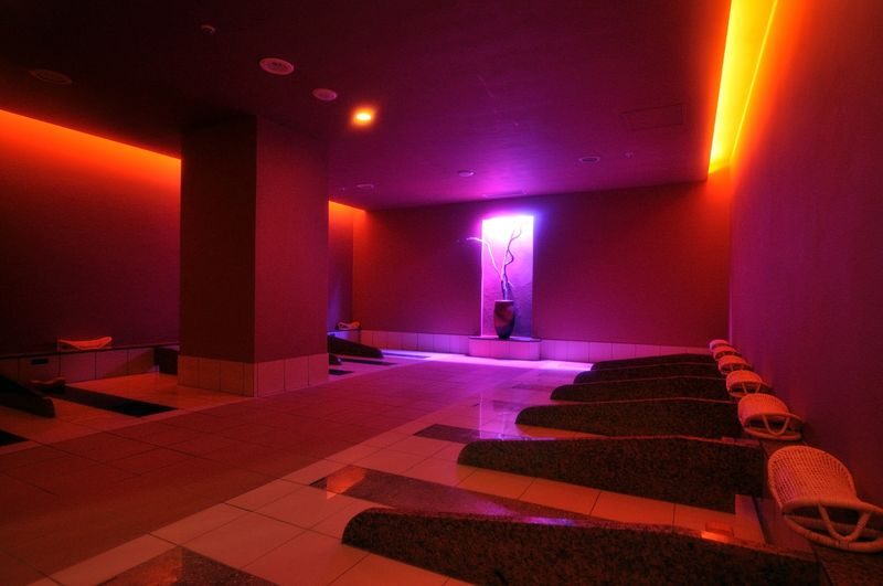 Yokohama Minatomirai Manyo Club Onsen Experience in Yokohama - Indoor baths, outdoor water, and sauna time