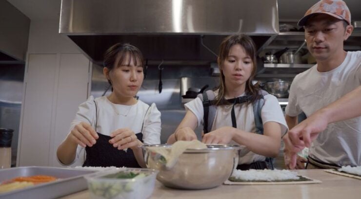 Yokohama: Shopping Experience and Cook Healthy Japanese Food - Shopping in Yokohamas Vibrant District
