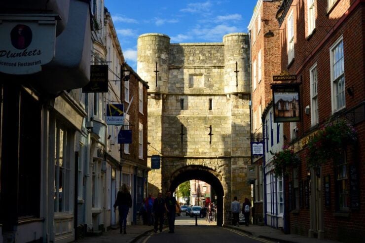 York: 1-Hour Small Group Evening Walking Tour - Experience Highlights