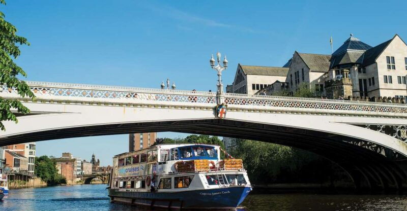 York: Daytime Sightseeing Boat Cruise with Live Commentary - The Vessel and Onboard Facilities