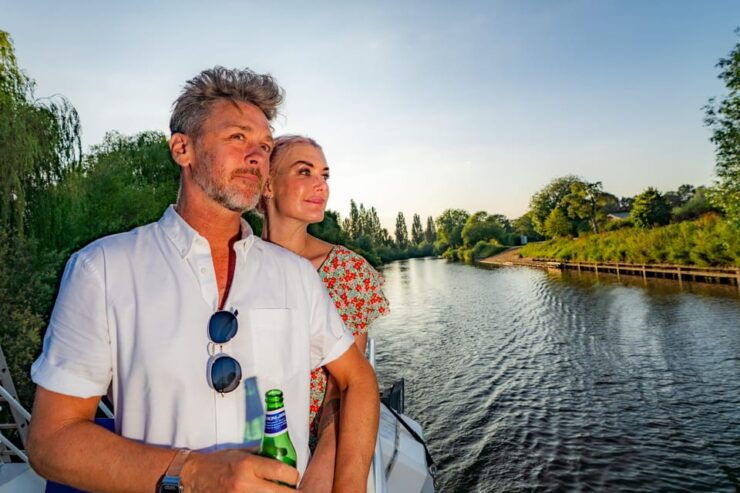 York: Listen to Live Music Acts an a Boat Bar - Pricing and Booking