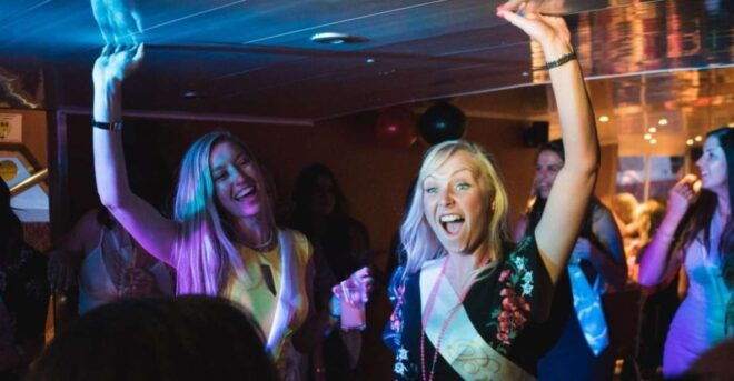 York: Party Cruise With Welcome Drink, Dinner, and DJ Music - Similar Activities