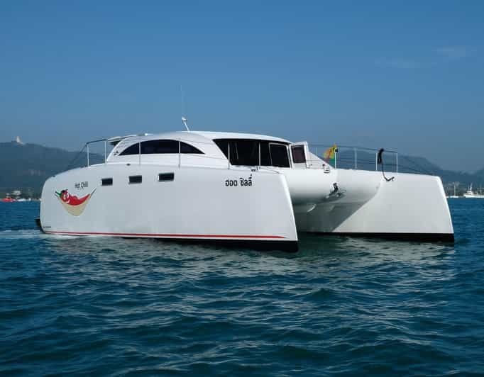 Your Adventure Awaits With Hot Chilli 38FT - Stealth - Key Points