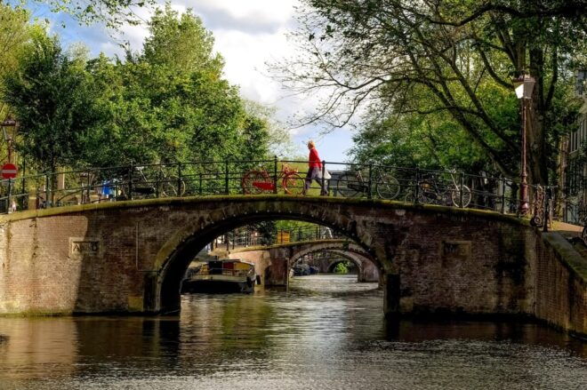 Your Own Amsterdam. The Old Side - Encountering Diverse Spiritual Sites