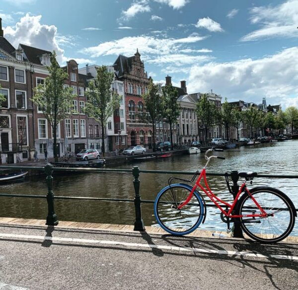 Your Own Amsterdam. Unexpected Treasures of the City - Navigating the Picturesque Canal Network