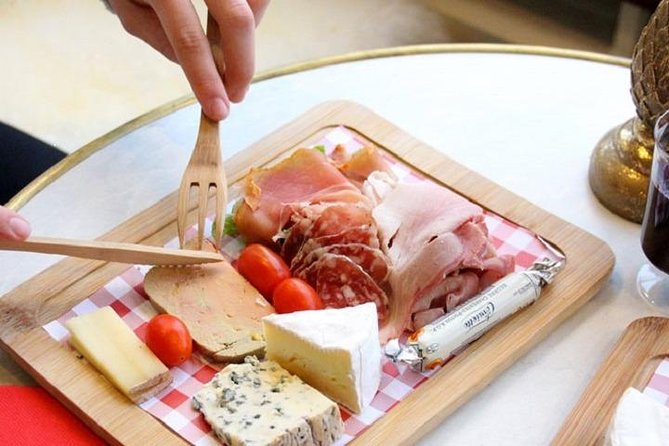 Your Valentines Day in Paris: Romantic Aperitif Dinner Cruise - Eiffel Tower Lights Show