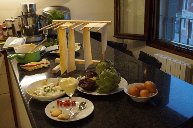 Yummy Cooking Class in Venice With Professional Chef - Chefs Expertise and Language Skills