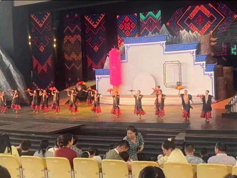 Yunnan: Dianchi Lake + Yunnan Impression Show One-Day Tour - Good To Know