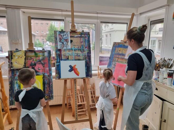 Zaandam: Paint a Dutch Windmill in a Cozy Atelier - Atmosphere and Guidance