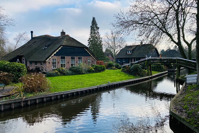 Zaanse Schans and Giethoorn Small-Group Tour With Hotel Pick up - What to Expect