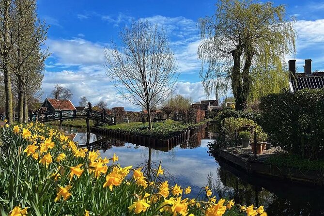 Zaanse Schans and Giethoorn Unique Day Trip With Boat Cruise - Exploring Zaanse Schans Windmills
