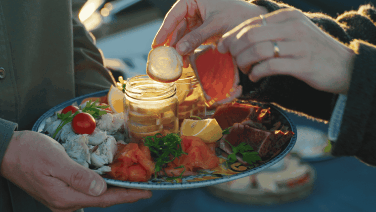Zaanse Schans: Private Cruise + Guide + Incl. Food & Drinks - Who Is This Tour Best For?