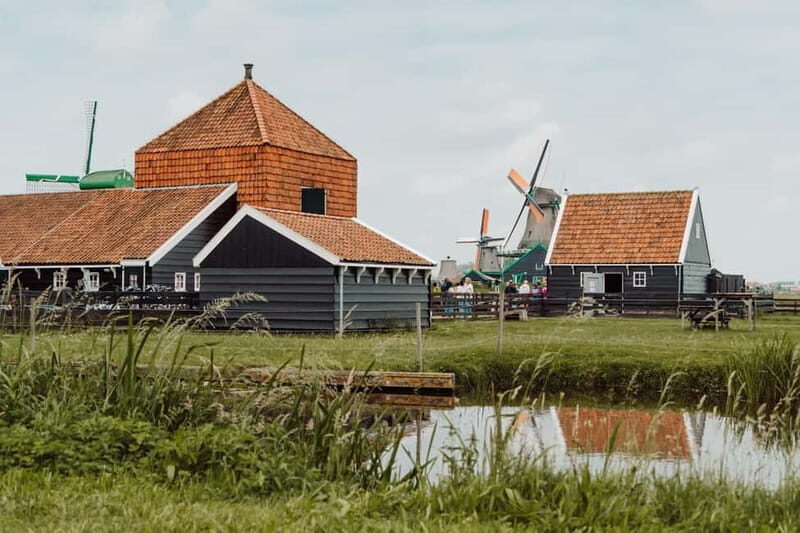 Zaanse Schans: the windmills village tour in Italian - Whats Included and Whats Not