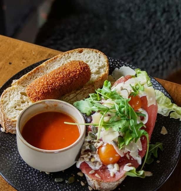 Zaanse Schans: Windmill Audio Guide with Dutch Lunch - A Closer Look at the Zaanse Schans Experience