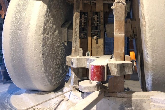 Zaanse Schans Windmills, Cheese and Clogs and Volendam Tour From Amsterdam - Exploring the Working Windmills