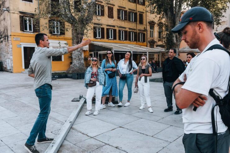 Zadar: Old Town Walking Tour - Experience the Old Town