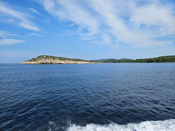 Zadar: Saharun Beach and Sunken Ship Adventure Boat Trip - Experience Highlights