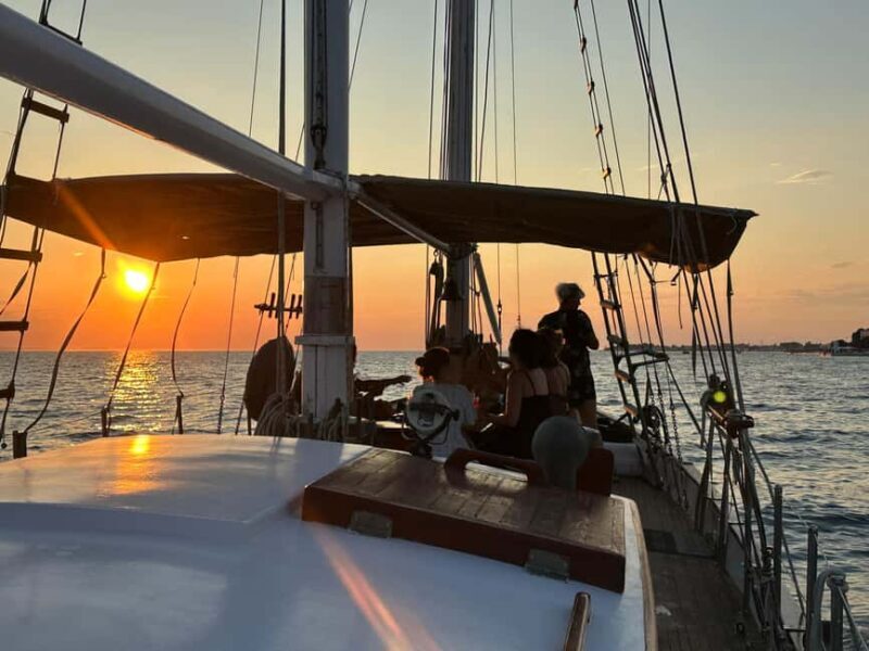 Zadar: Sunset Cruise with unlimited champagne - Meeting Point & Logistics