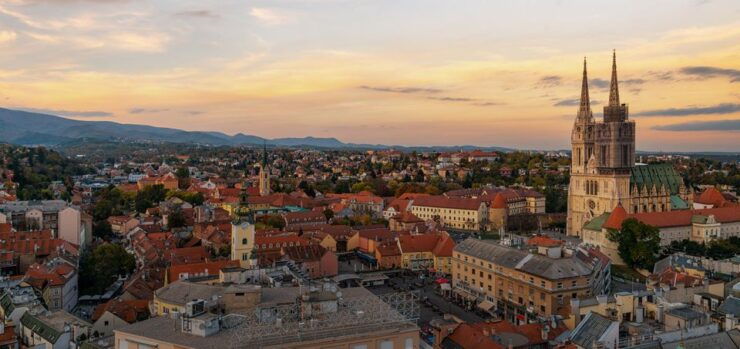 Zagreb 3h Walking Tour With a Traditional Meal Included - Experience Highlights