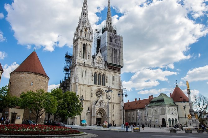 Zagreb Airport Transfers : Zagreb Airport ZAG to Zagreb City in Luxury Van - Operating Hours