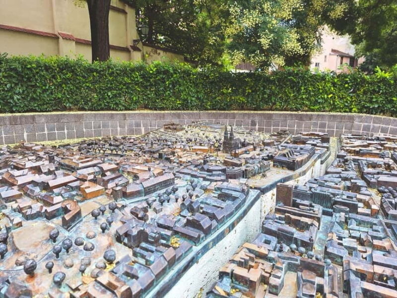 Zagreb: Explore with an Art Historian Private Walking Tour - Good To Know